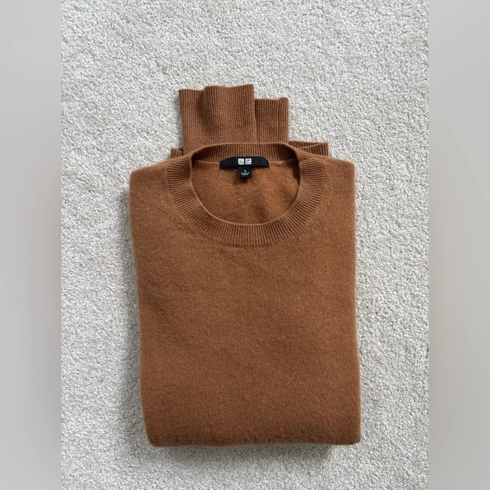 UNIQLO 100% Cashmere Sweater Camel Brown Crewneck Soft Minimalist Size S - Picture 1 of 6